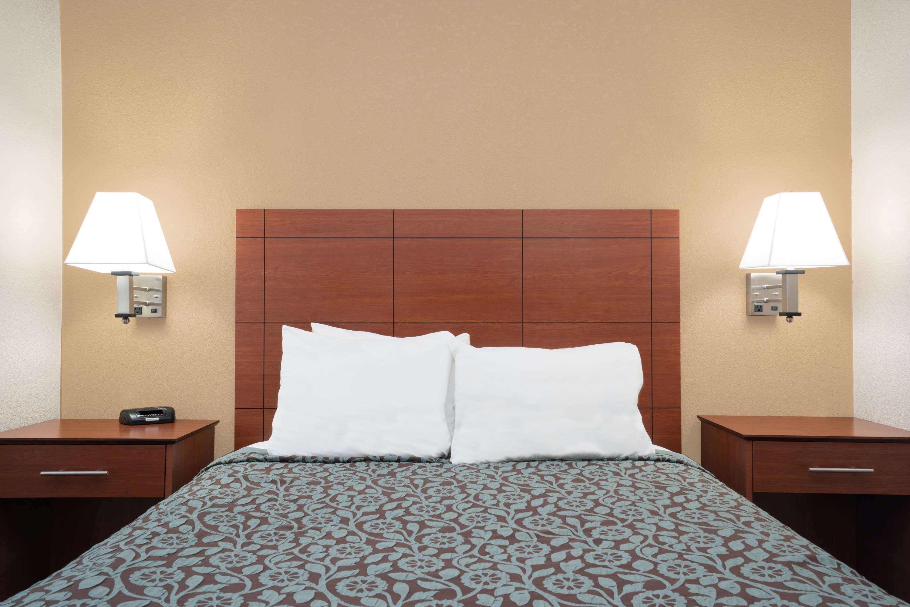 Days Inn By Wyndham מנקאטו מראה חיצוני תמונה