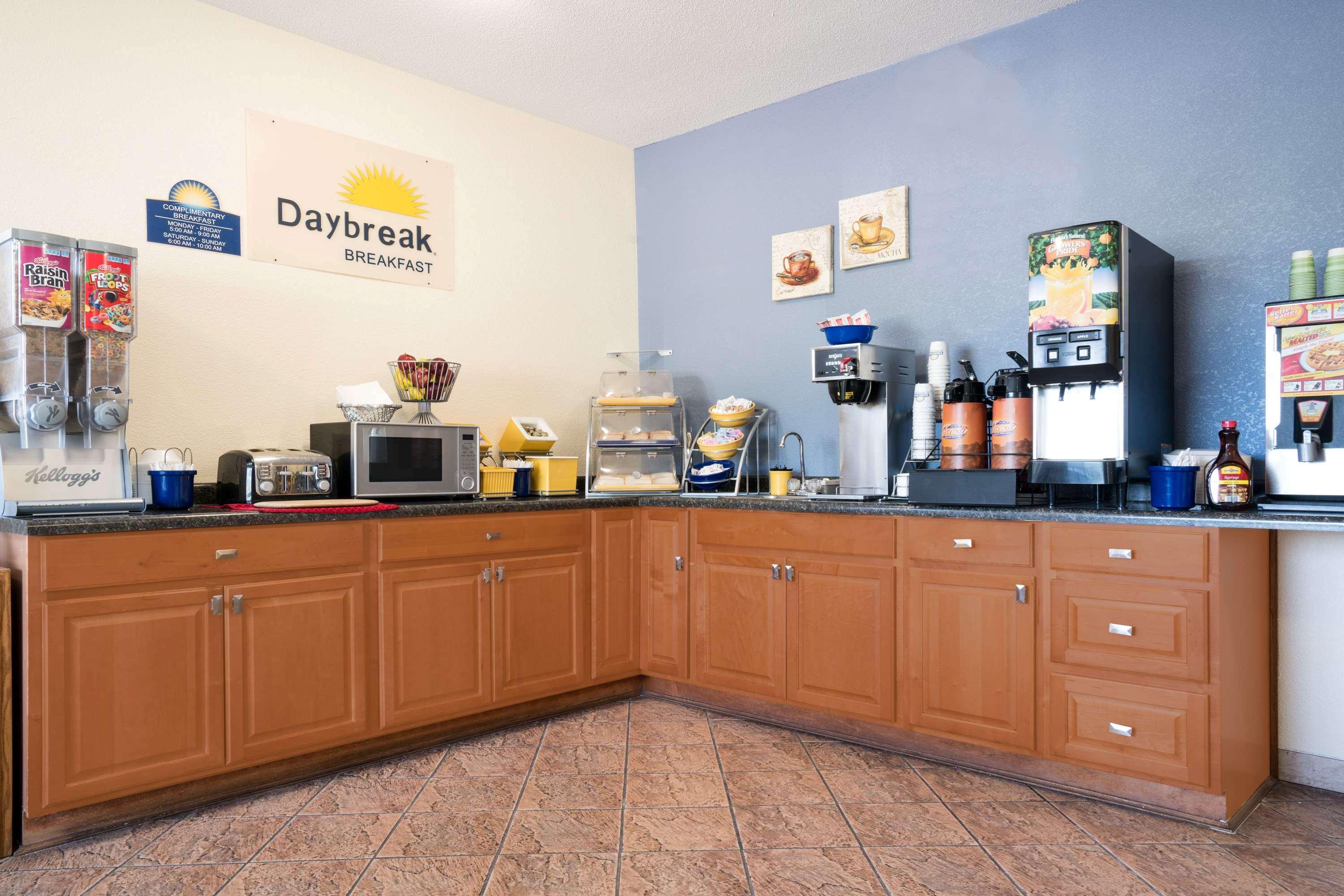 Days Inn By Wyndham מנקאטו מראה חיצוני תמונה